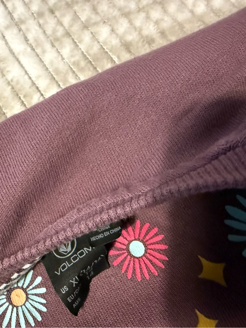 ✨Volcom Sweater✨ - Picture 5 of 6